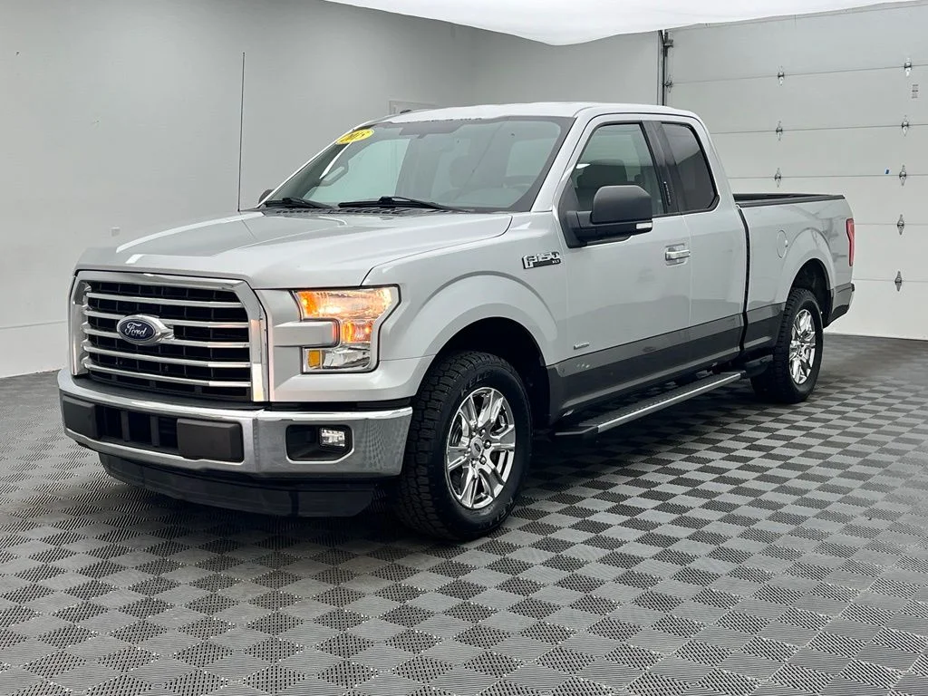 Used 2015  Ford XLT image 2