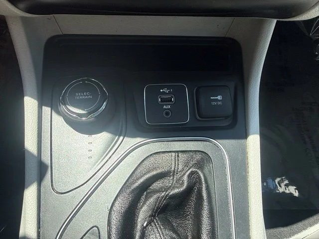 Used 2021 White Jeep Latitude Lux image 15
