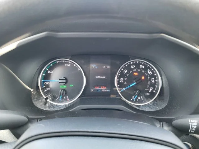 Used 2022 White Toyota XLE image 21