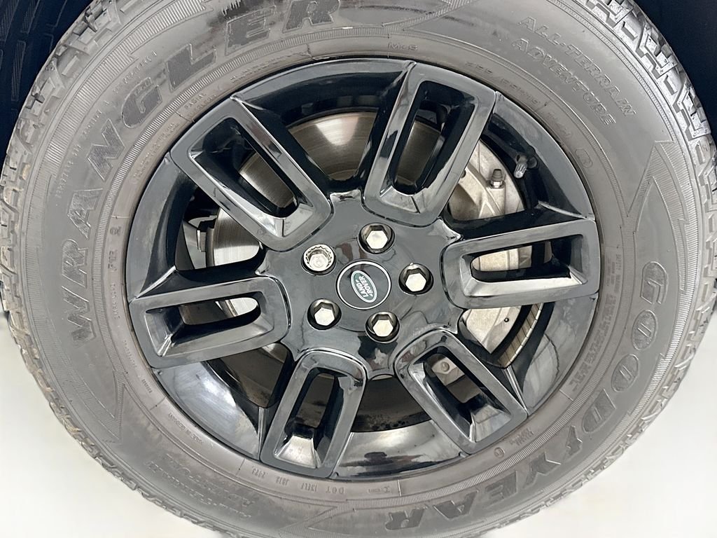 Used 2024 Fuji White Land Rover S image 29
