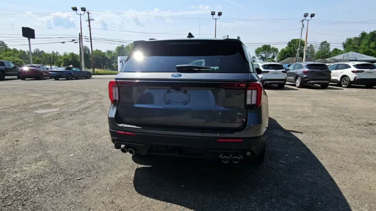 2026 Ford Explorer ST - Photo 7