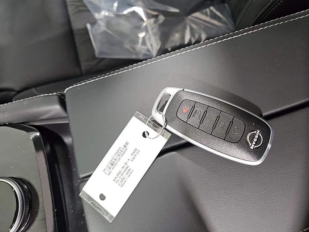 2025 Nissan Rogue Platinum - Photo 29