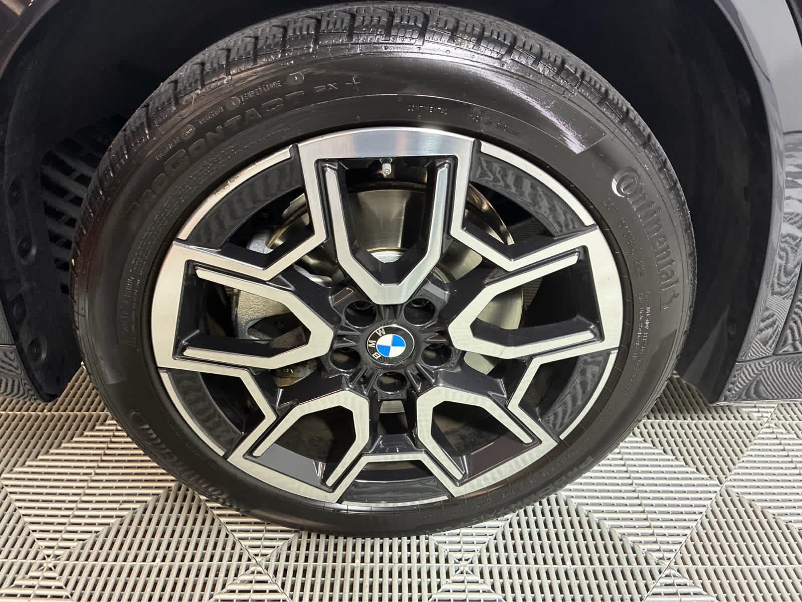 Used 2026 Black Sapphire Metallic BMW xDrive28i image 12