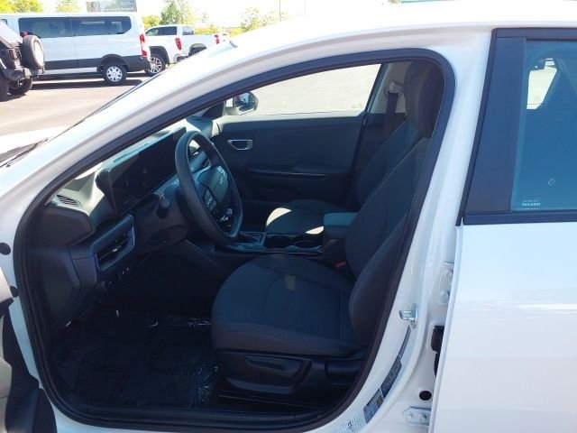 2025 Kia K4 LXS AT's photo