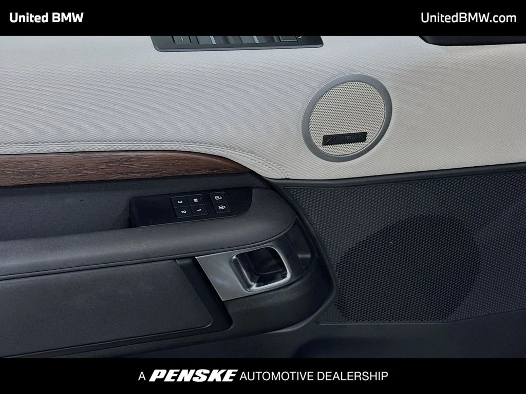 Used 2023  Land Rover S R-Dynamic image 3