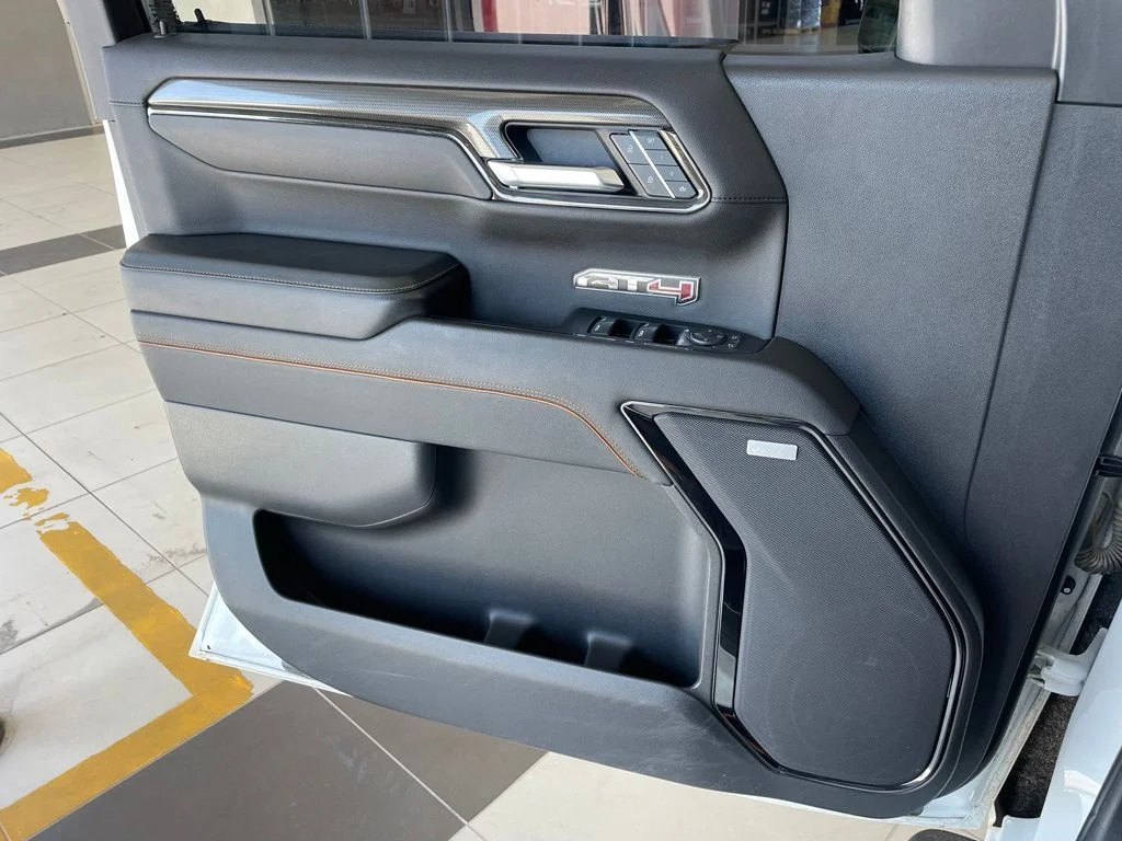 Used 2023 White GMC AT4 image 8