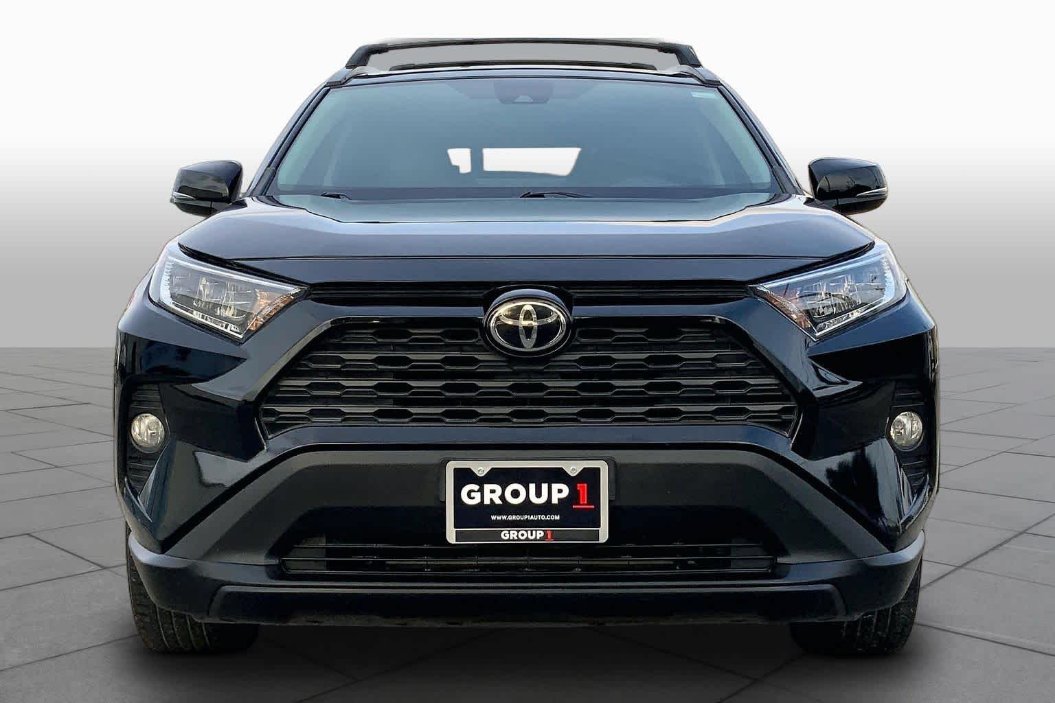 Used 2021 Midnight Black Metallic Toyota XLE Premium image 4