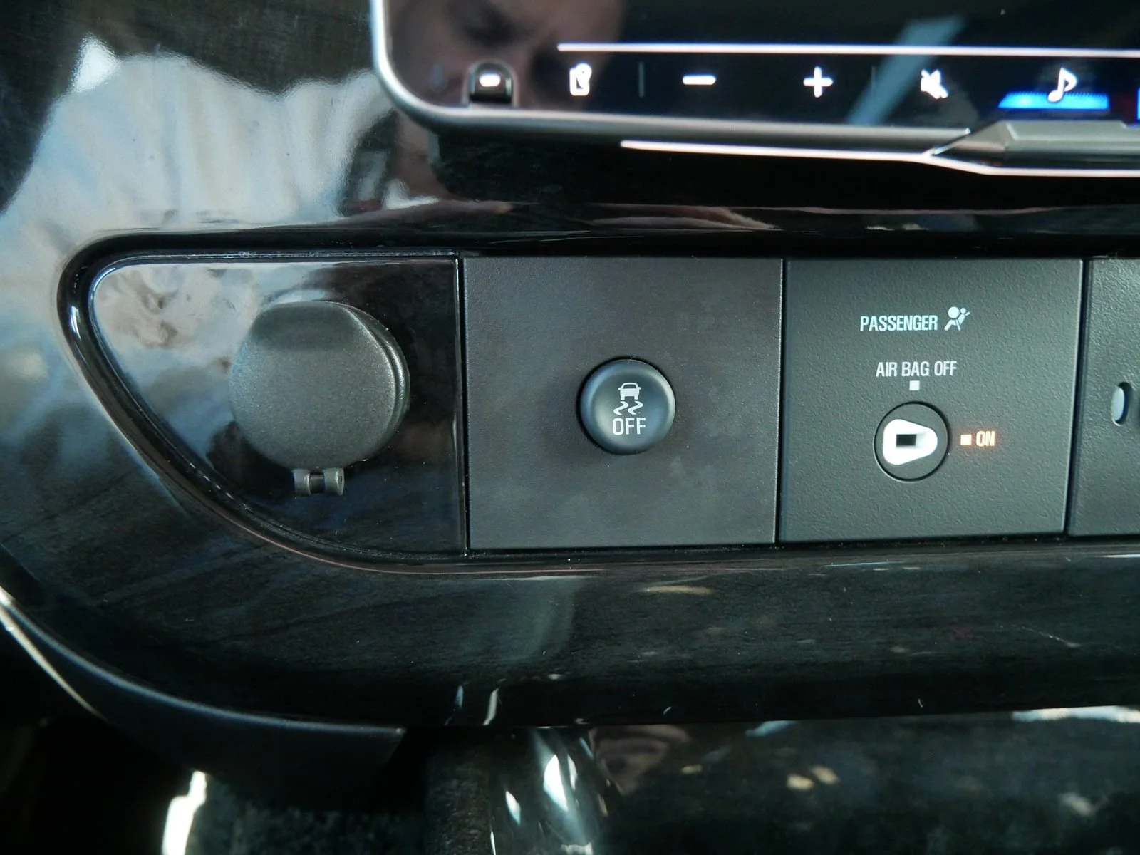 Used 2025 Onyx Black GMC Work Van image 36