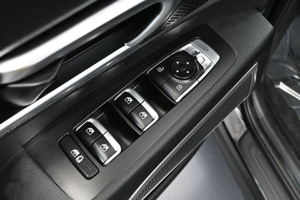 Used 2023 Black Kia EX X-Line image 18