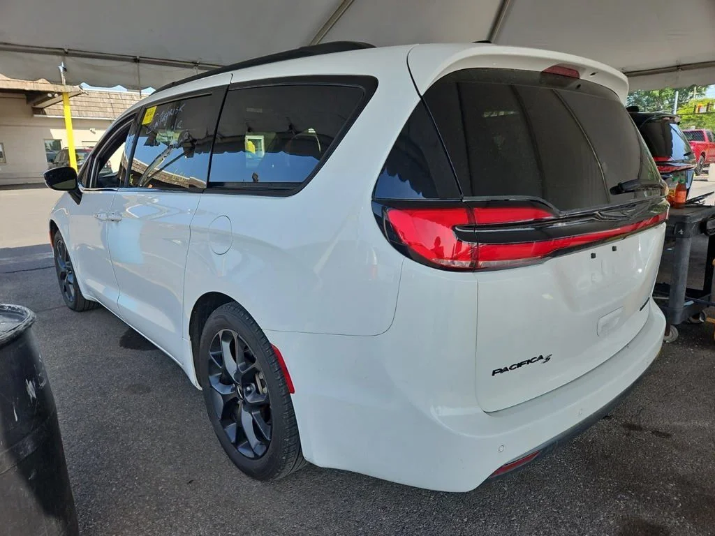 Used 2025 White Chrysler Limited image 7