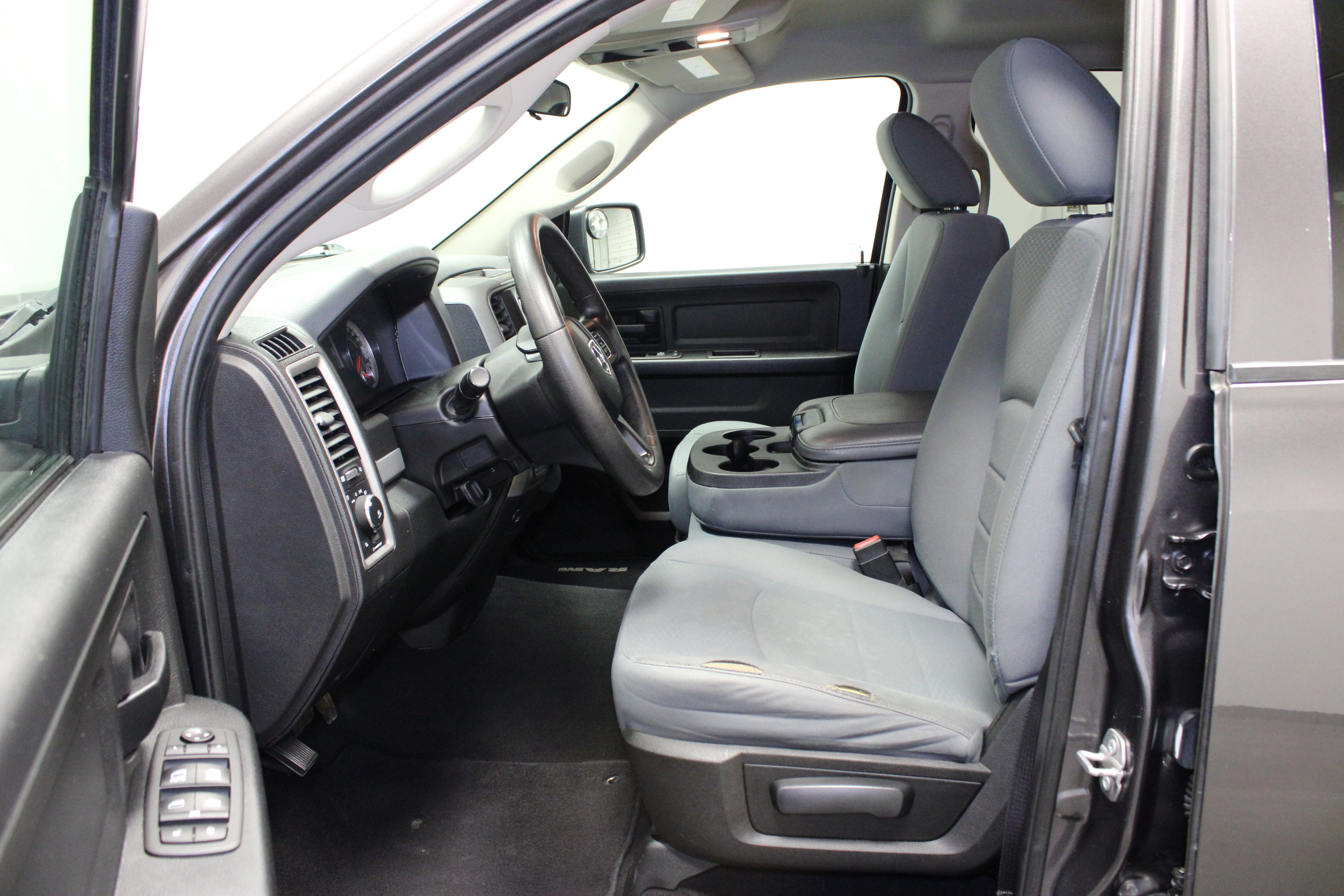 Used 2017 Granite Crystal Metallic Clearcoat Ram Express image 17