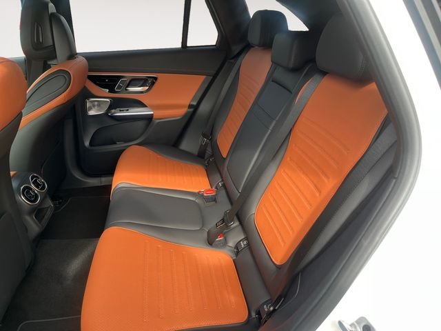 New 2026 Polar White Mercedes-Benz GLC 300 image 13