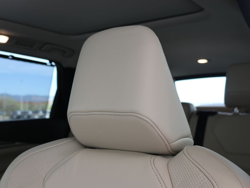 Certified Used 2023 Silver INFINITI LUXE image 25