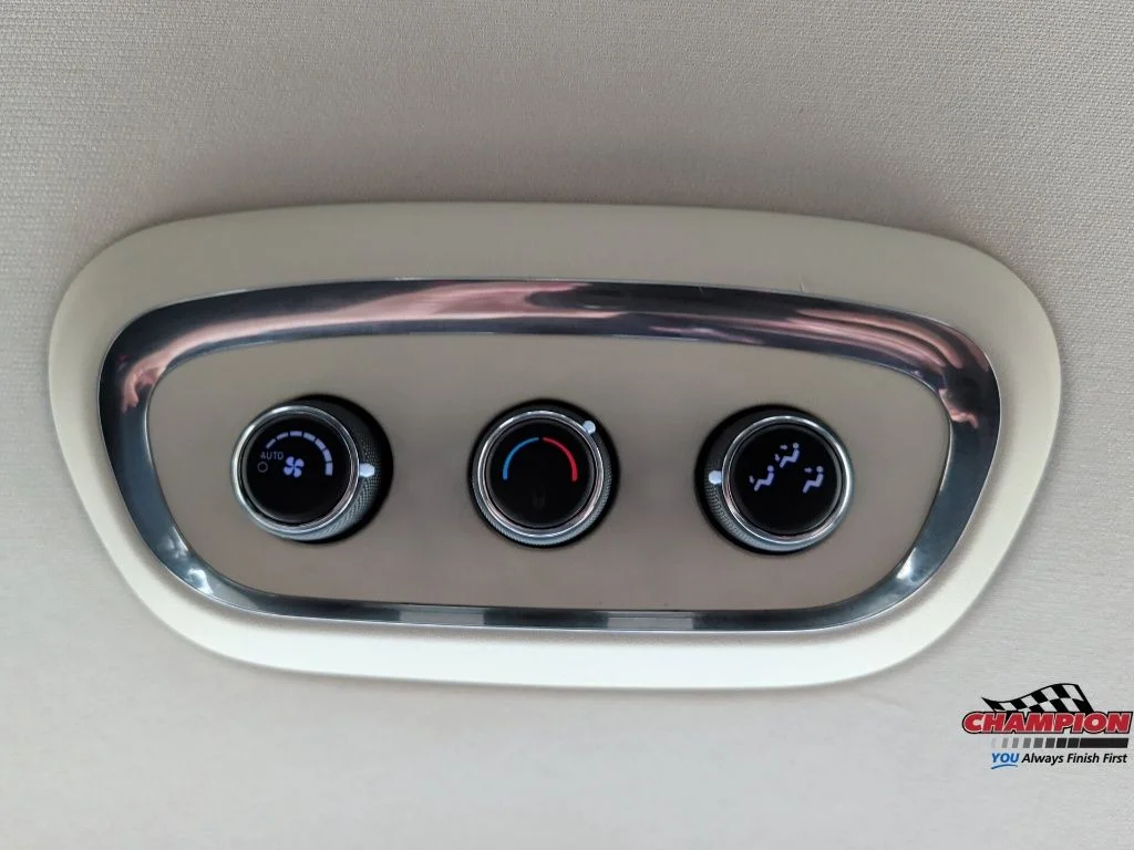 Used 2017 White Dodge SXT image 30