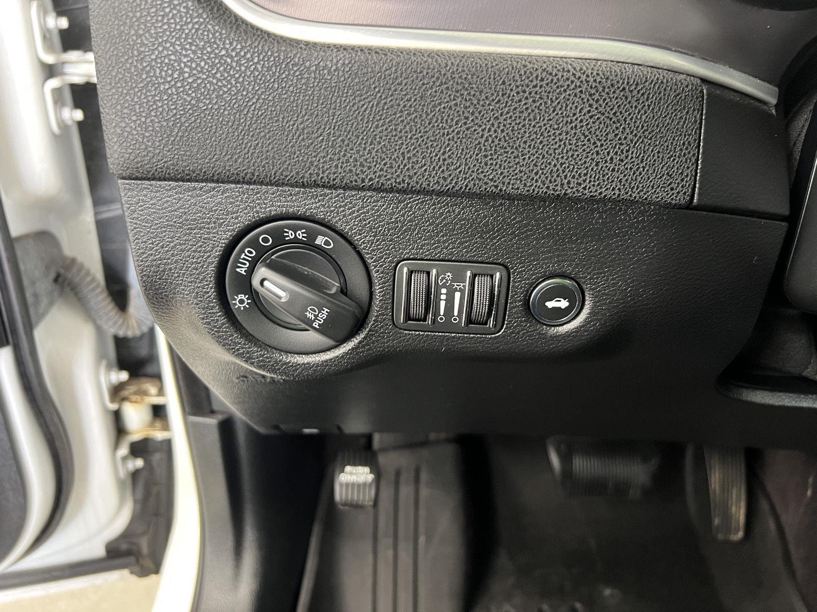 2019 Dodge Charger SXT - Photo 14