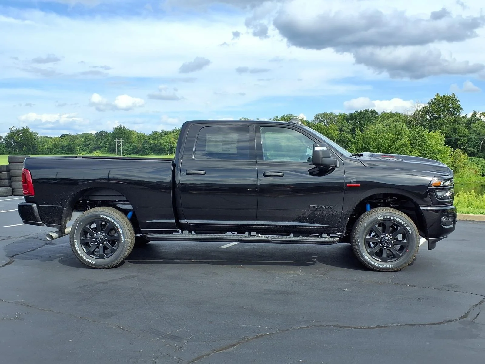 New 2026 Diamond Black Crystal Pearl-Coat Exterior Paint RAM Big Horn image 14