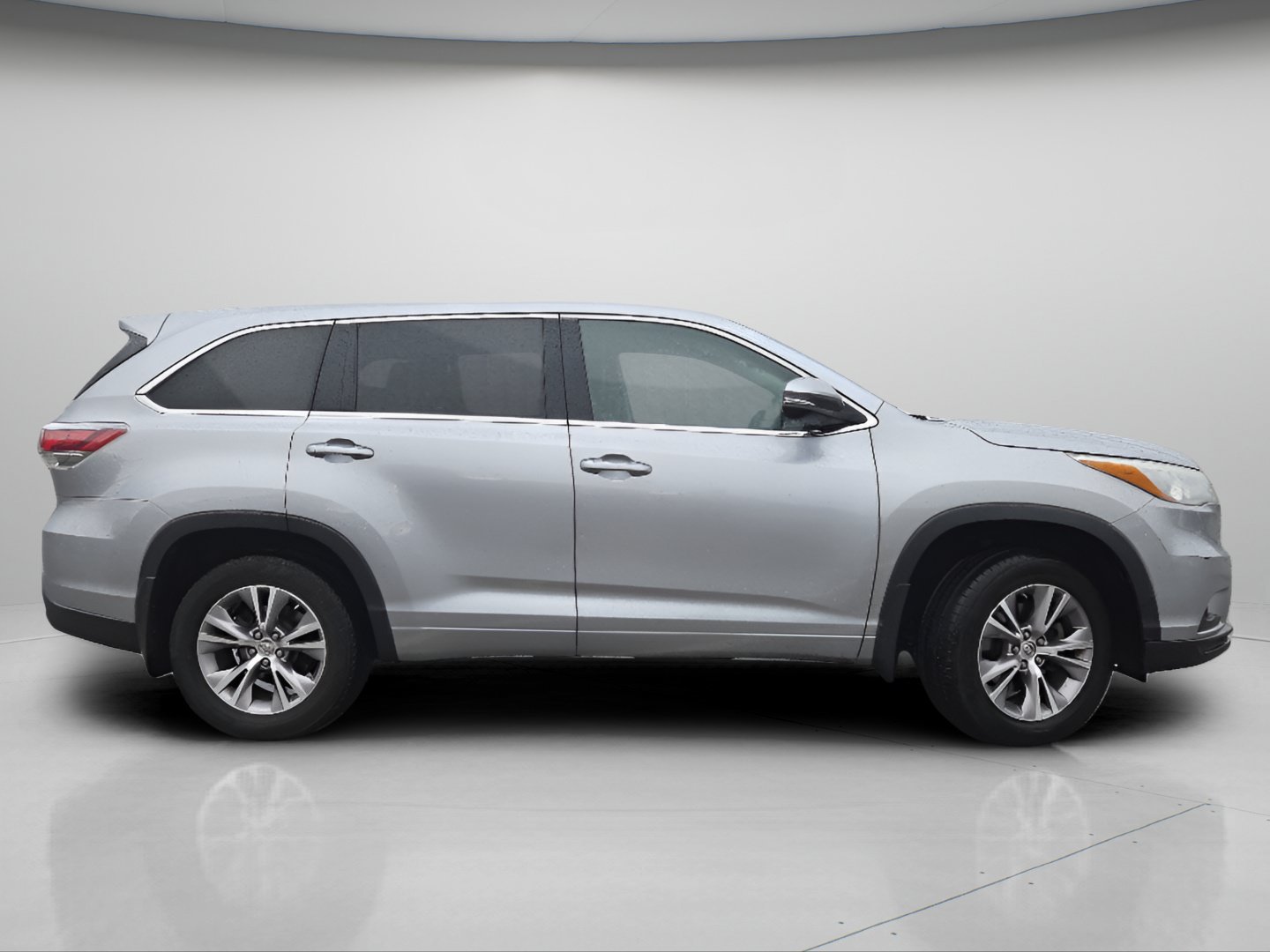 Used 2015 Silver Sky Metallic Toyota LE Plus V6 image 21