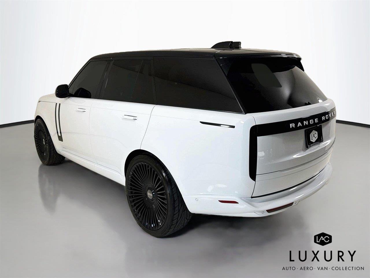 Used 2025 Fuji White Land Rover SE | 24