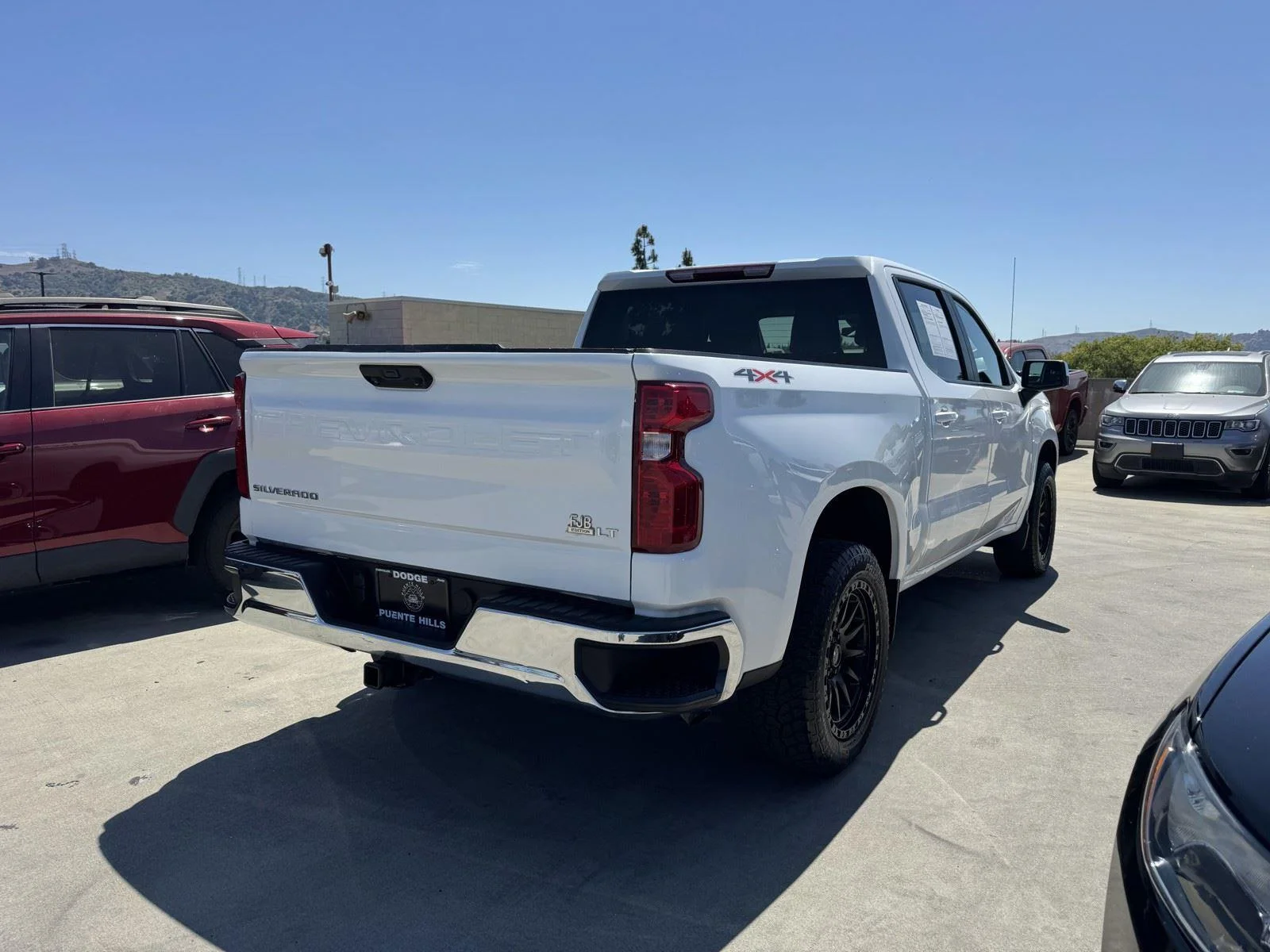 Used 2024 Summit White Chevrolet LT image 6
