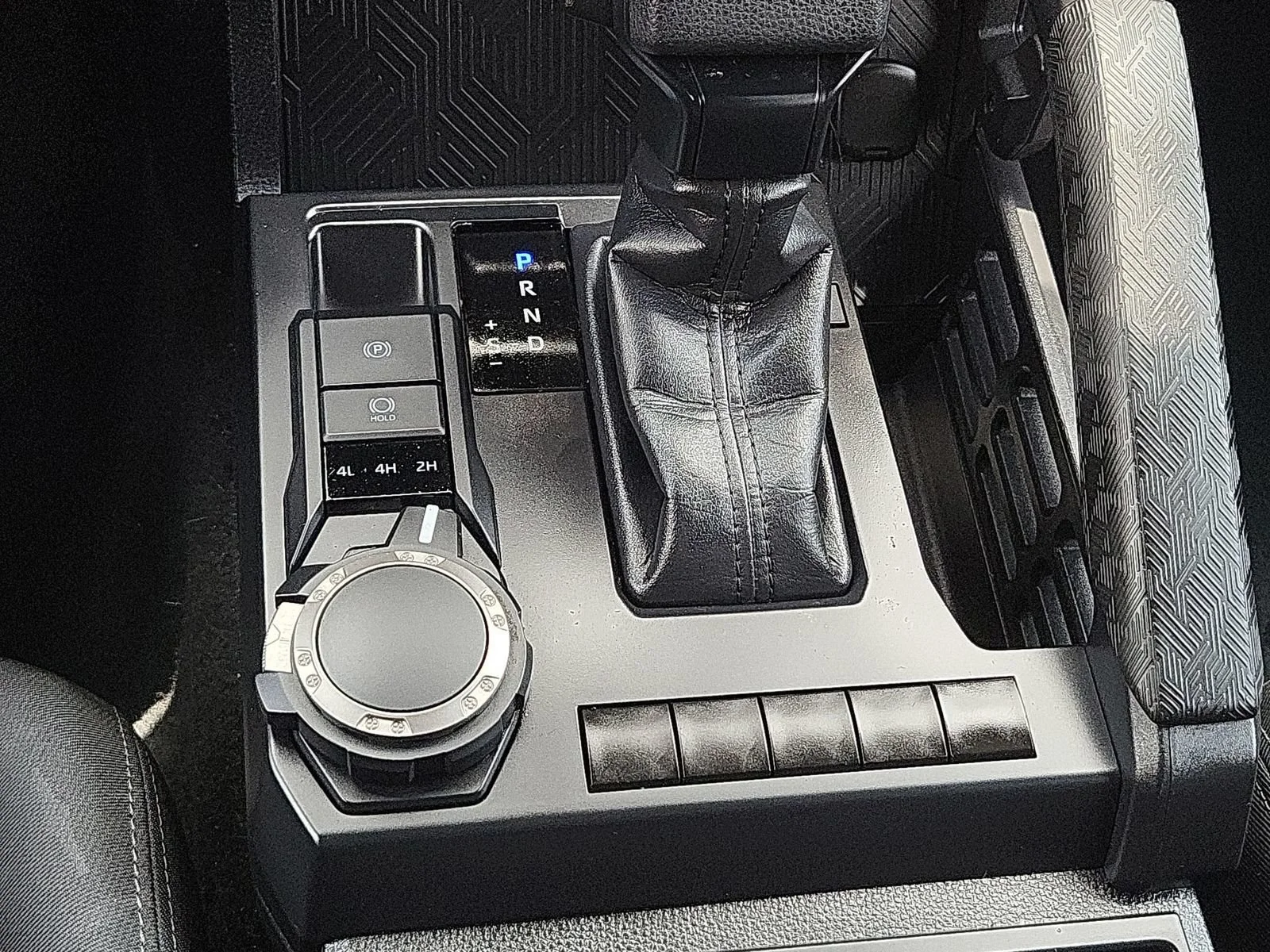 2024 Toyota Tacoma SR - Photo 16