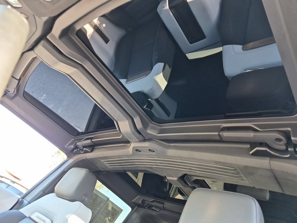 Used 2025 Void Black GMC 2X image 19