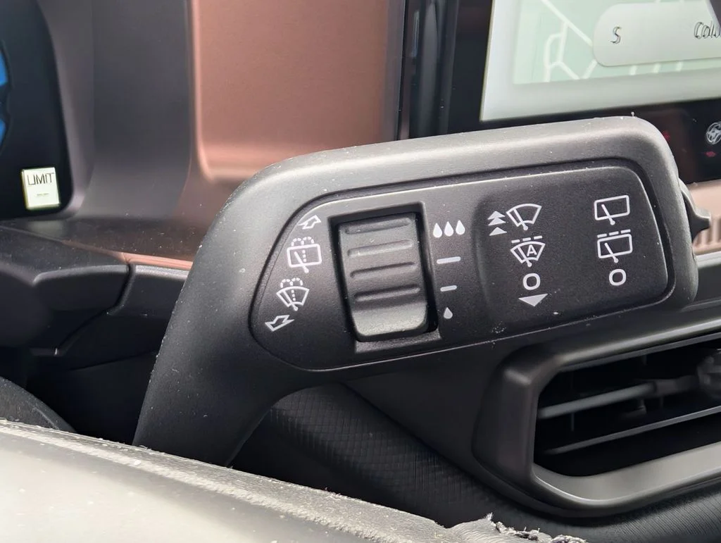 New 2025 Velocity Blue Metallic Ford Outer Banks® image 32