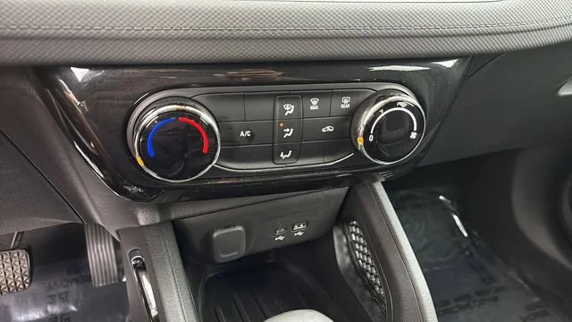 Used 2025 Mosaic Black Metallic Chevrolet LT image 29