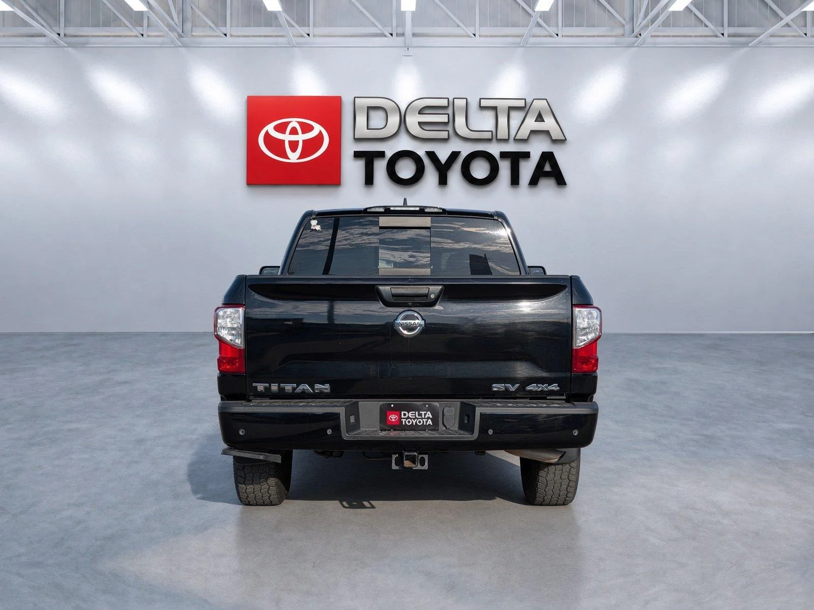 Used 2022 Super Black Nissan SV image 4