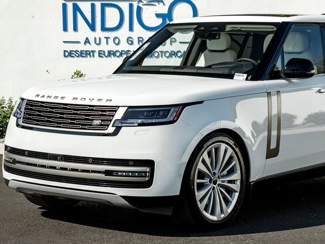 New 2026 Fuji White Land Rover SE image 2