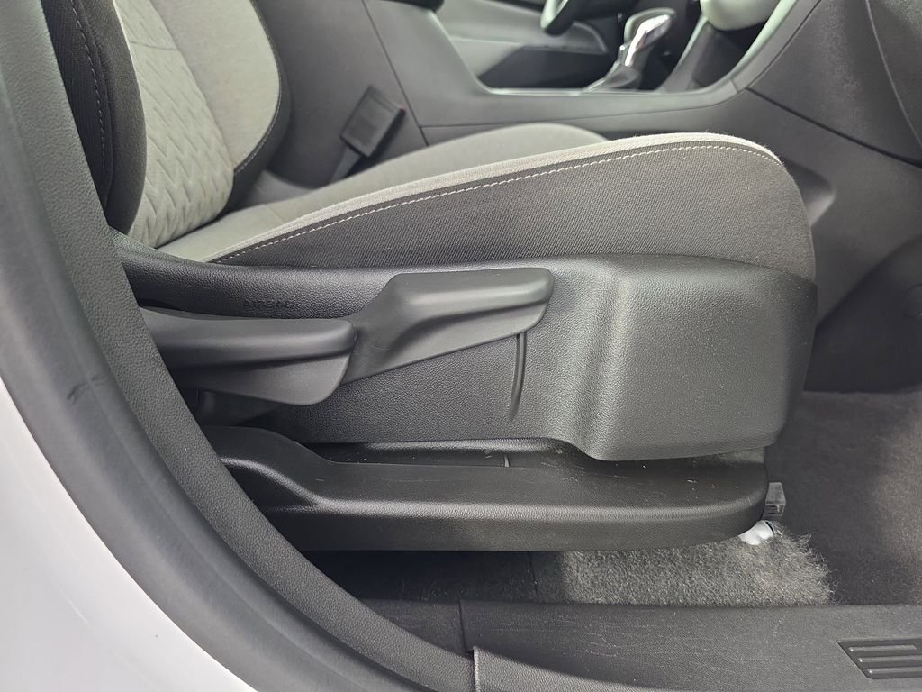 Used 2022 White Chevrolet LT image 36