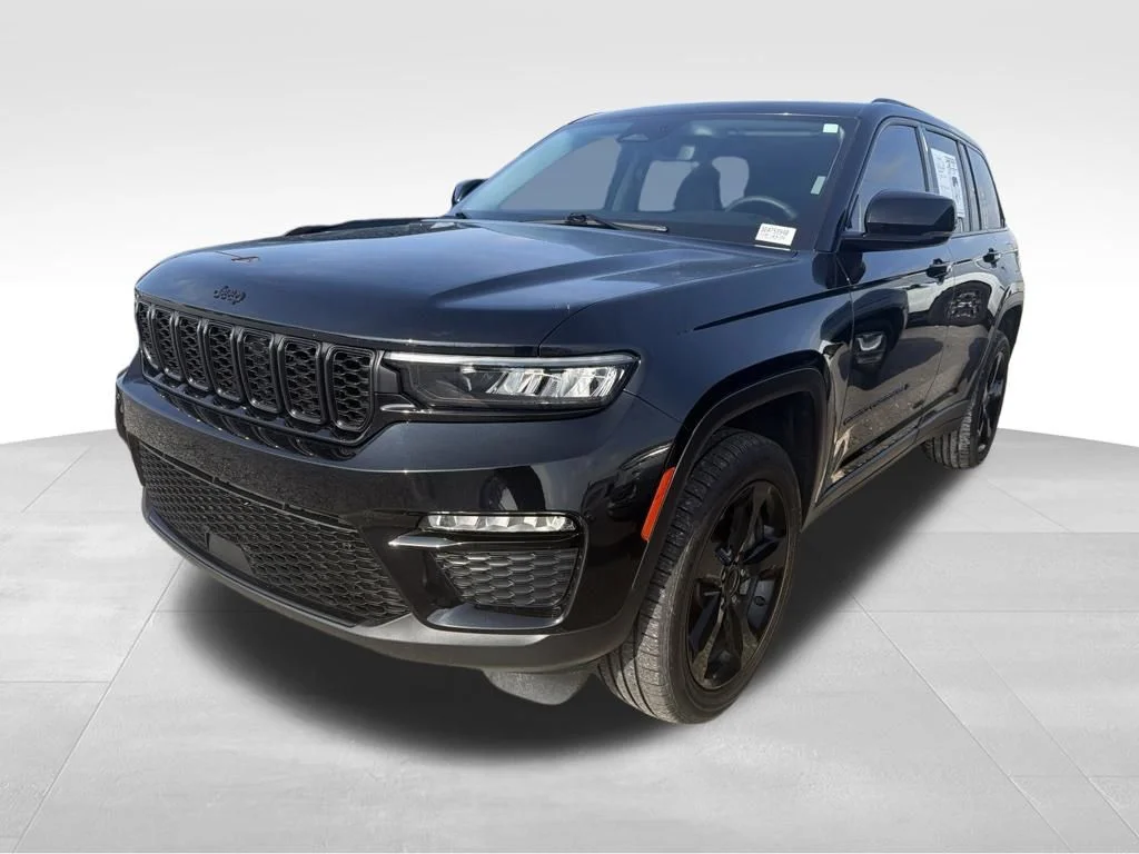 Used 2023 Diamond Black Jeep Limited image 3