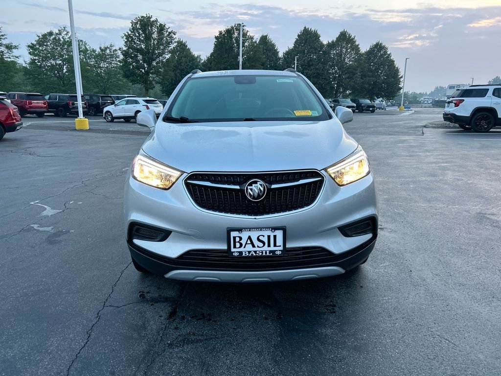 Used 2020 Silver Buick Preferred image 3