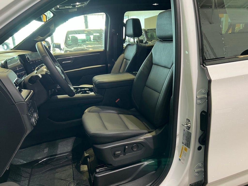 Used 2026 Summit White Chevrolet Z71 image 13