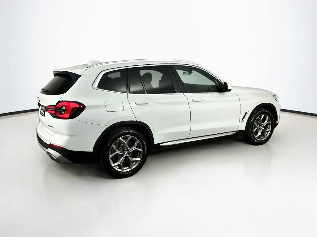 Used 2022 White BMW xDrive30i image 6