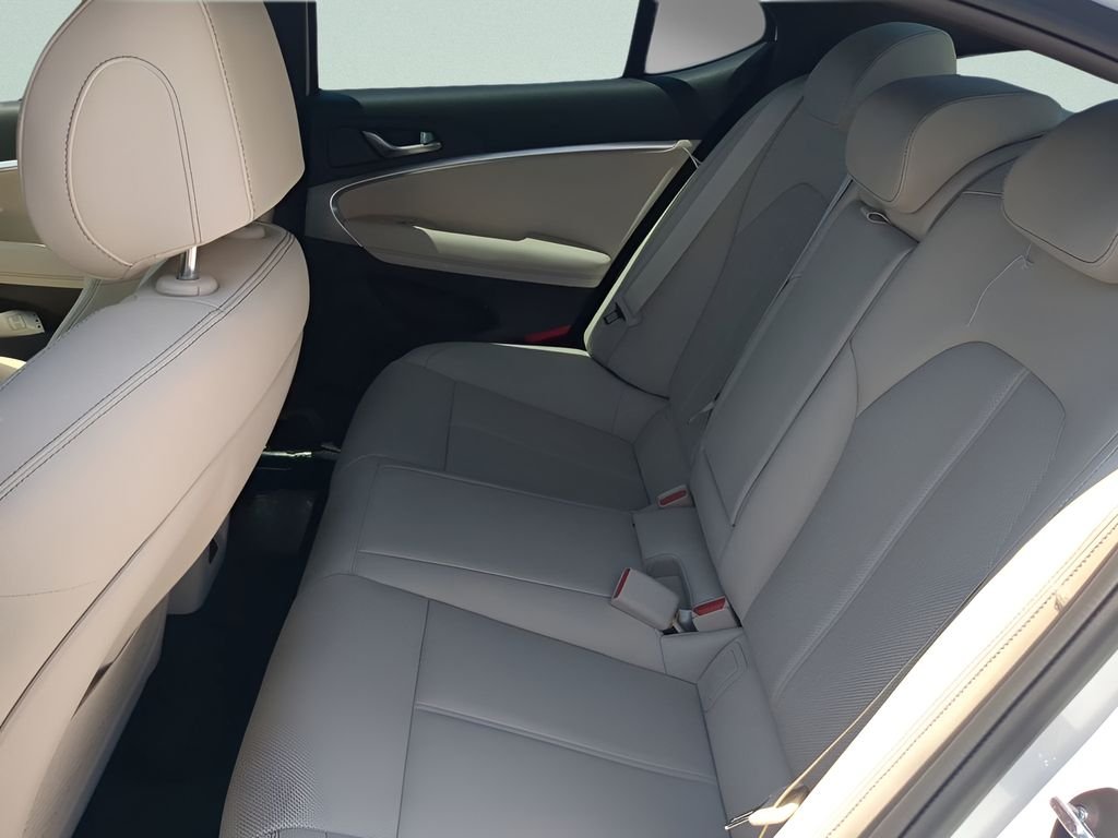 2026 GENESIS G70 Standard - Photo 10