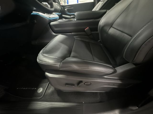 New 2027 Dark Matter Gray Metallic Ford MAX Platinum image 18