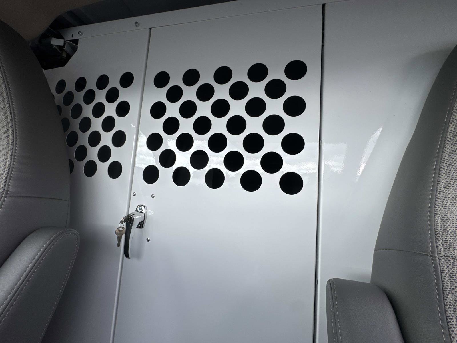 2025 GMC Savana Cargo Work Van - Photo 18