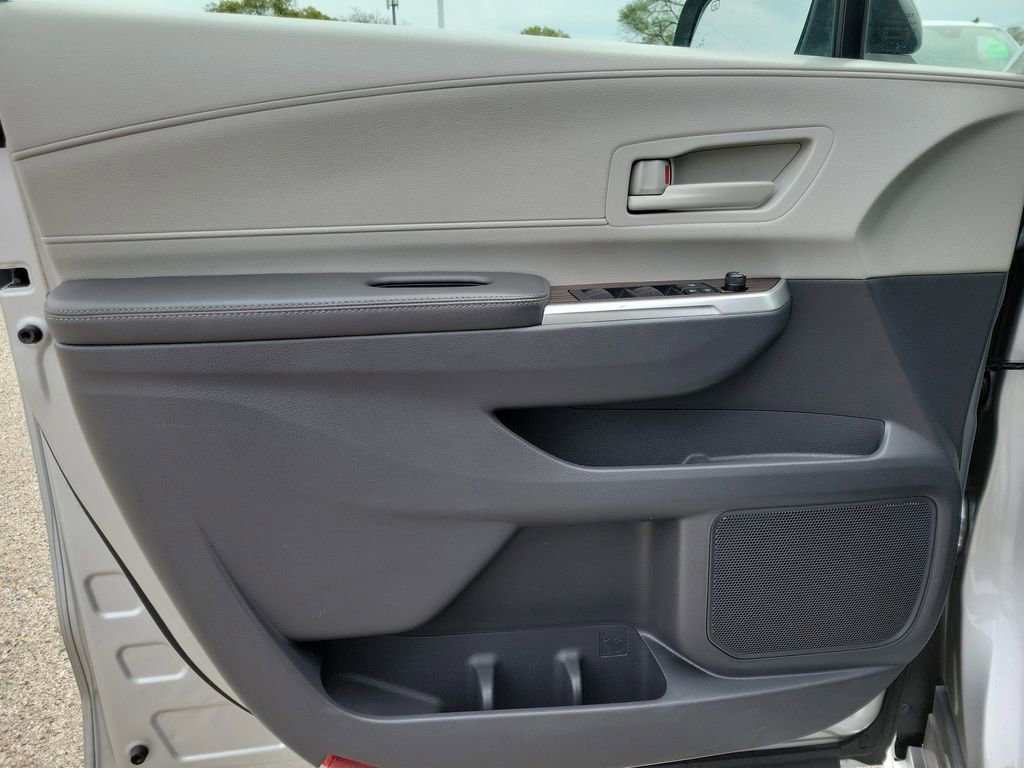 Used 2022  Toyota LE image 16
