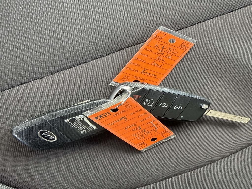 Used 2016 Gray Kia Base image 25