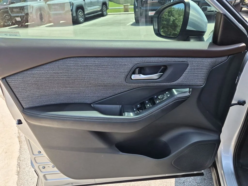 Used 2021 Silver Nissan SV image 18