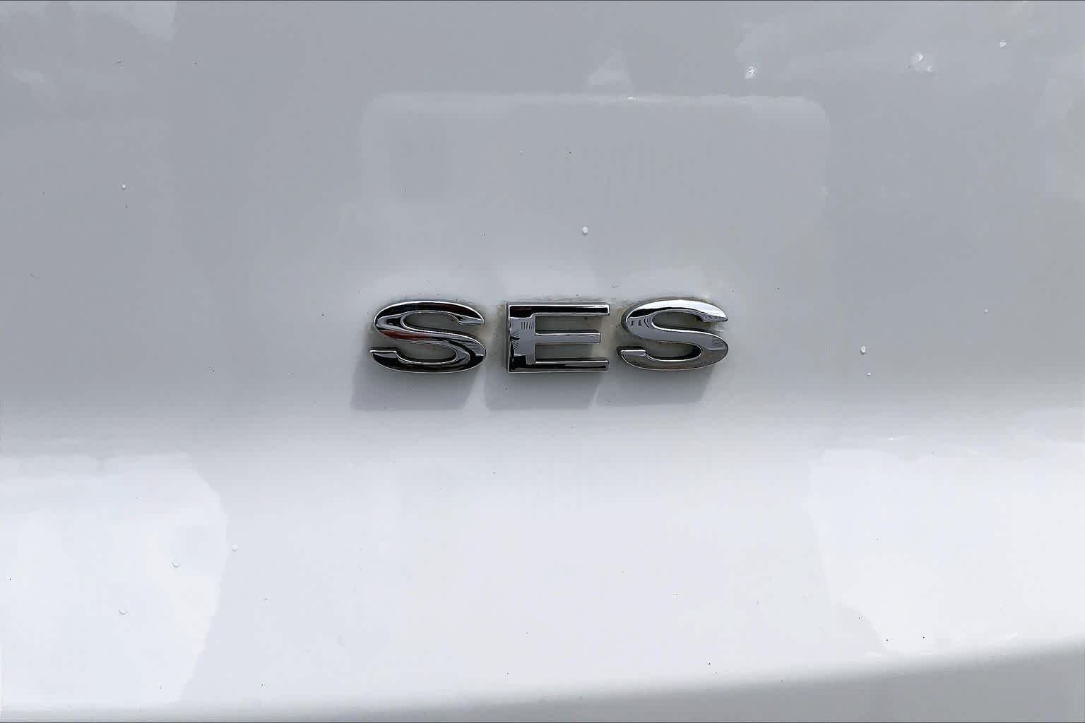 Used 2019 Diamond White Ford SES image 10