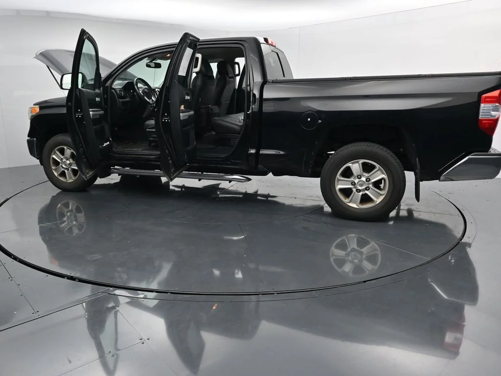 Used 2017 Black Toyota SR5 image 27