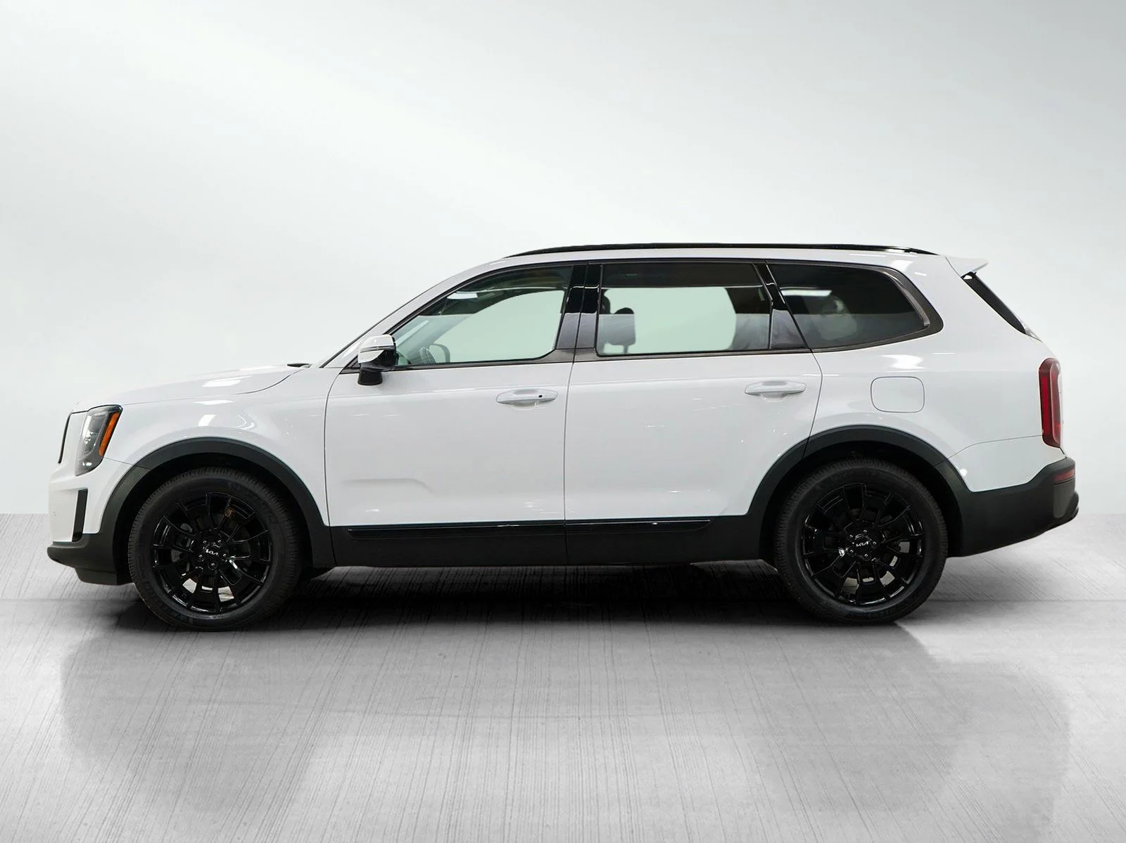 Used 2022 Kia Telluride SX with VIN 5XYP5DHC5NG290517 for sale in Wayzata, Minnesota