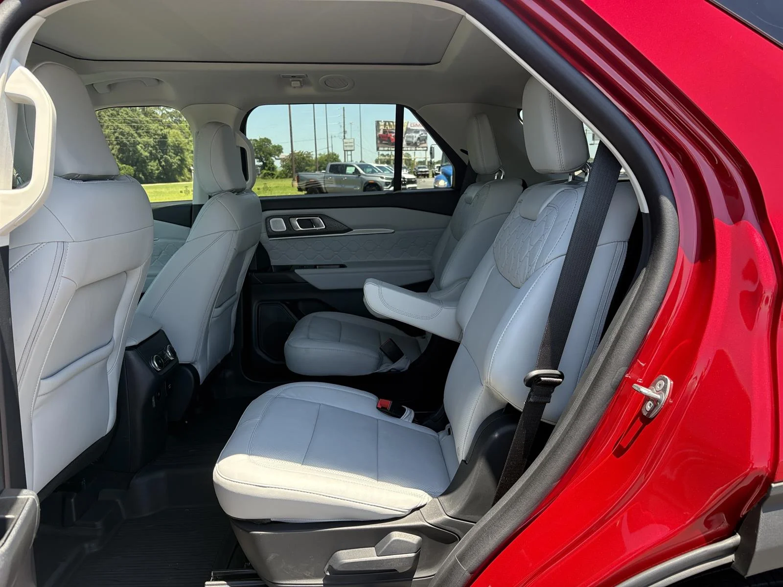 Used 2025 Red Ford Platinum image 19