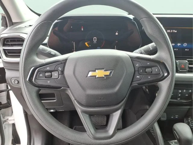 Used 2025 White Chevrolet LT image 21
