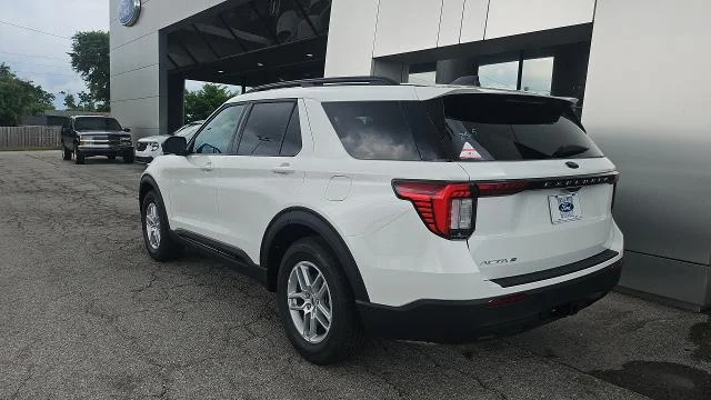 New 2026 Star White Metallic Tri-Coat Ford Active RWD image 25