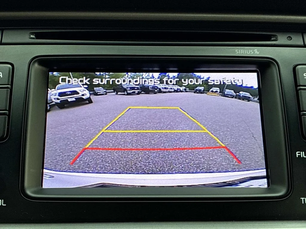 Used 2017 Snow White Pearl Kia LX image 33
