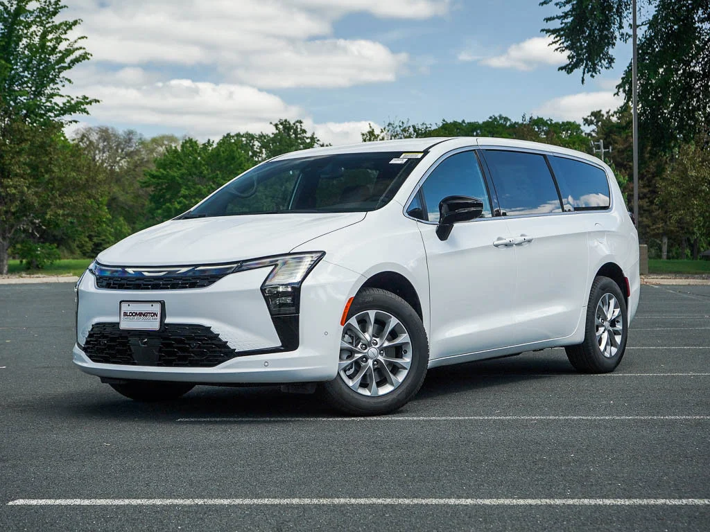 2027 Chrysler Pacifica Select AWD's photo
