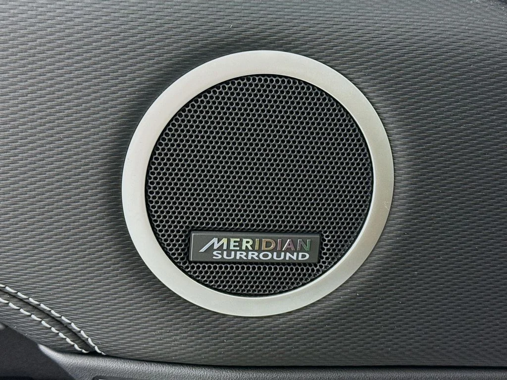 New 2026 Fuji White Land Rover Dynamic SE image 20