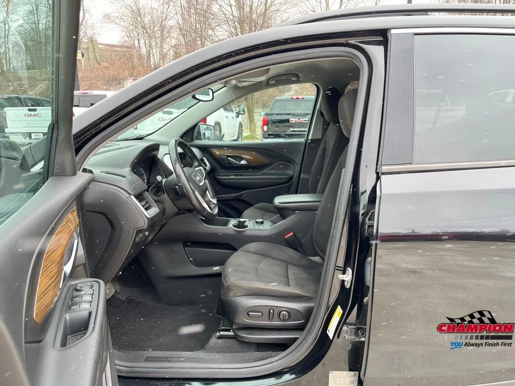 Used 2018 Black GMC SLE image 25
